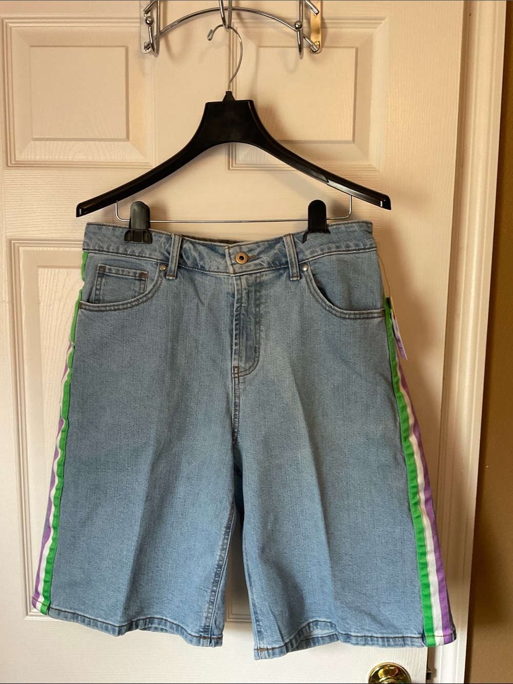 Pride Unisex Men’s Side Stripes Light Wash Denim Bermuda Shorts Size Medium NWT